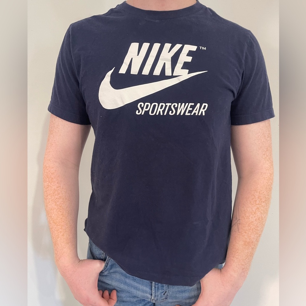 Men’s Nike tee shirt dark blue